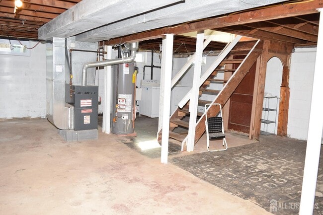 Building Photo - 57 E Tappen St