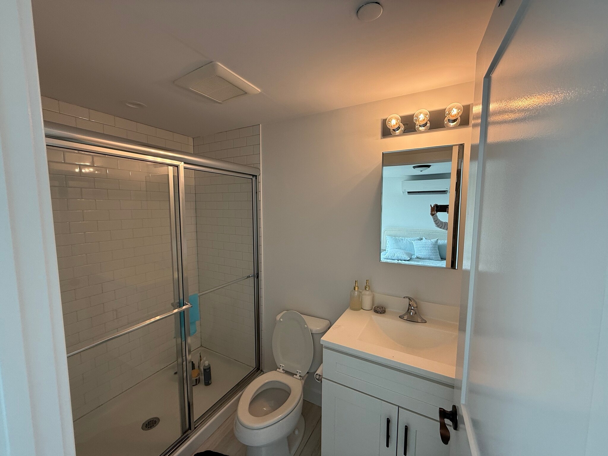 bathroom 2 - 68 Park Ave