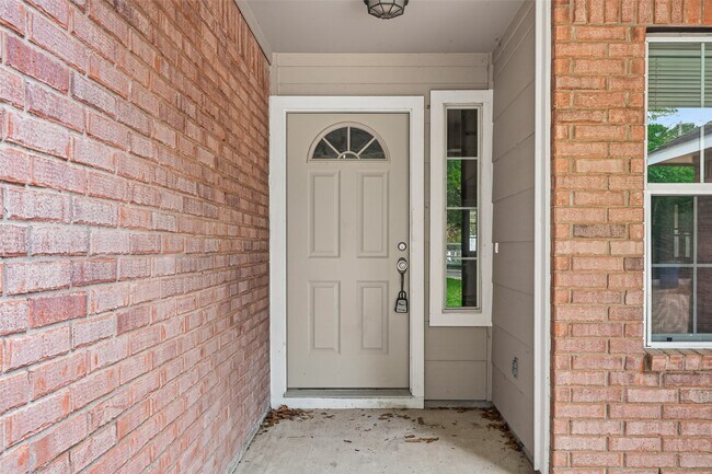 Building Photo - 11655 Lakeview Manor Dr