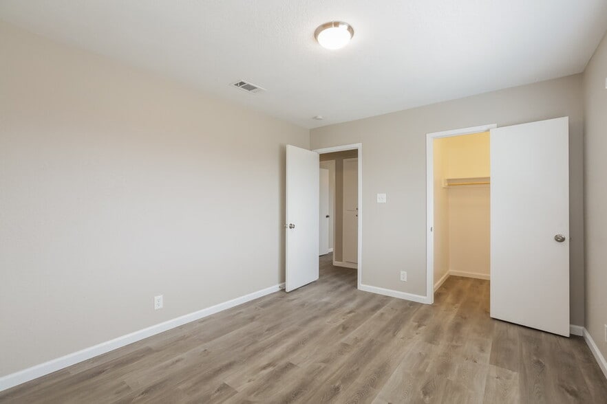 Building Photo - 8116 Eginton Ave