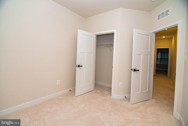 Building Photo - 9011 Amelung St