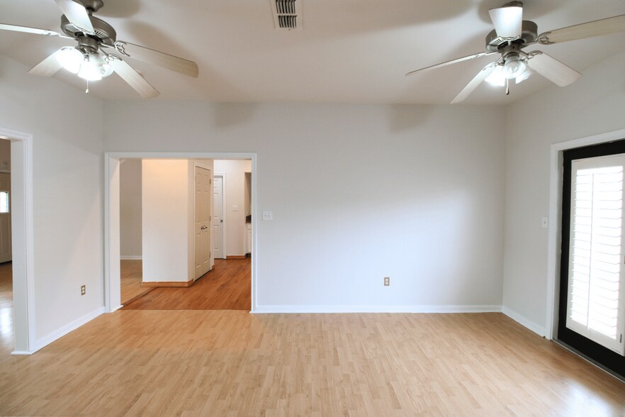 Building Photo - 2445 Monarch Dr