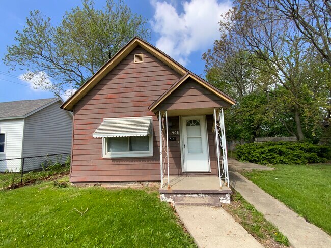 Primary Photo - 908 Jewell St