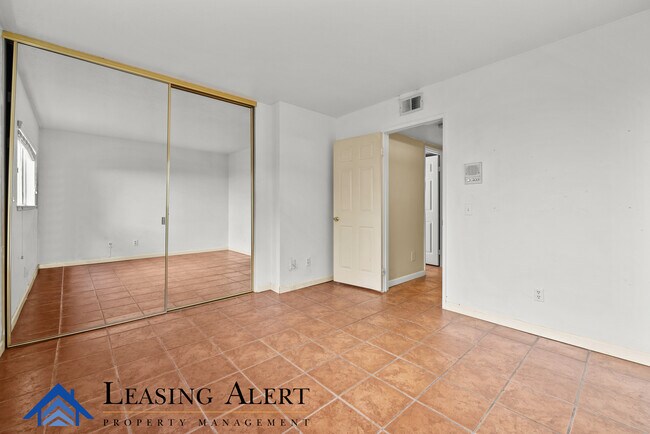 Building Photo - 28801 Shadow Valley Ln
