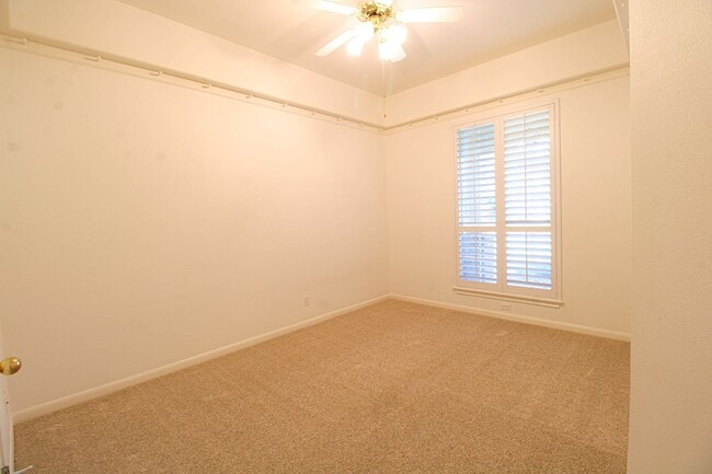 Building Photo - 121 Antler Cir