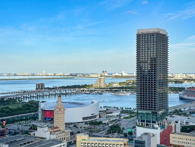 Building Photo - 225 N Miami Ave