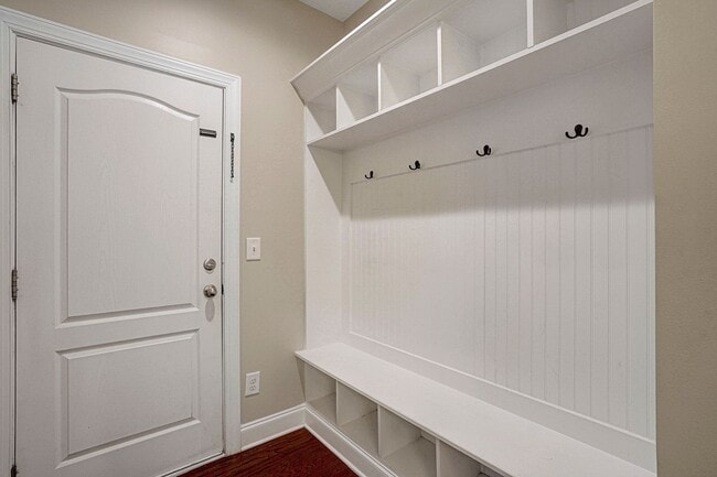 Building Photo - AVAILABLE NOW!-BUNGALOW STYLE HOME IN MORRISVILLE