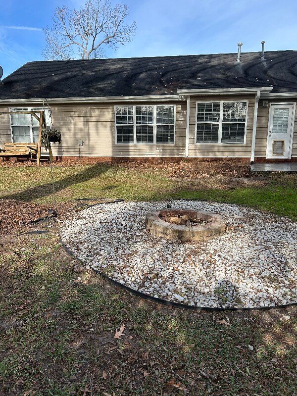 Building Photo - 305 Rose Marie Ln