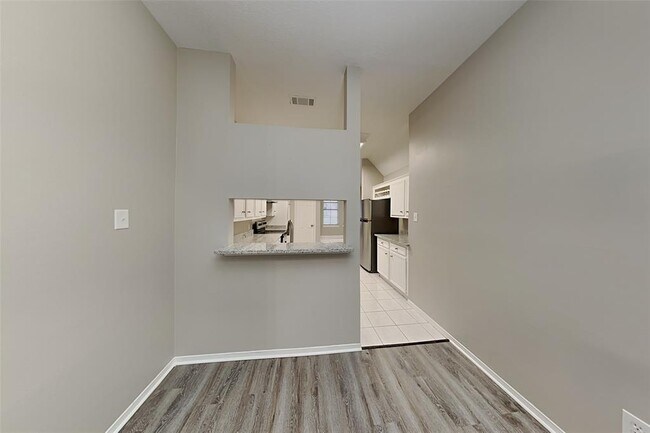 Building Photo - 9903 Jockey Club Dr
