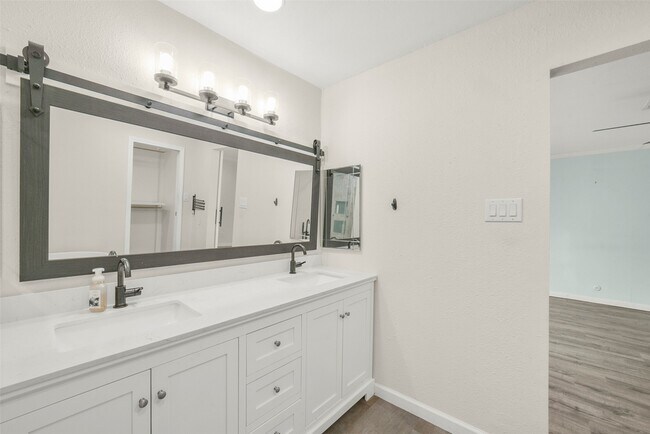 Building Photo - 12111 Whittington Dr