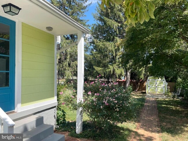 Building Photo - 501 S Seminary St