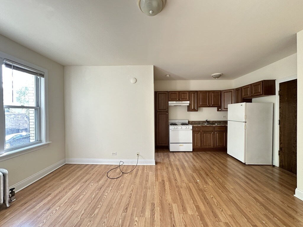 Building Photo - 2600 N Kimball Ave