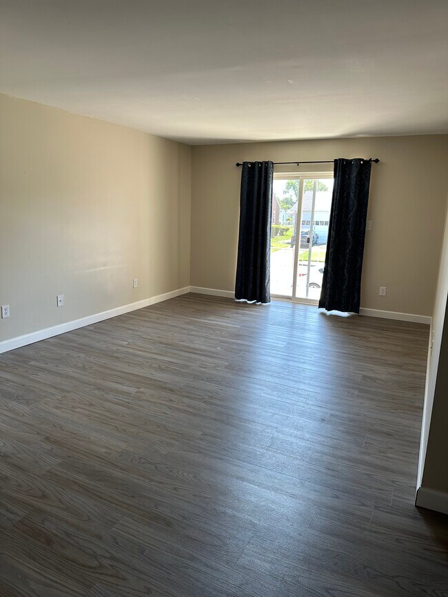 Building Photo - 1000 Chestnut St