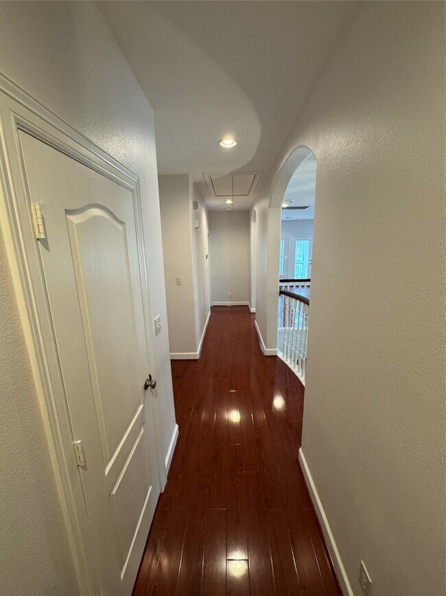 Building Photo - 107 Island Blvd