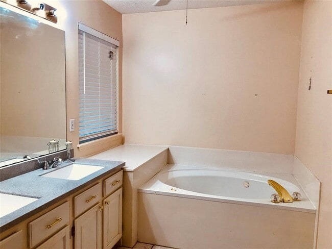 Building Photo - 18307 N Willow Bluff Rd