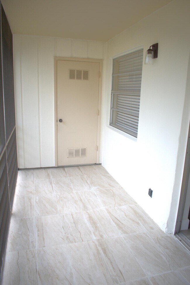Building Photo - 185 Burgandy Way