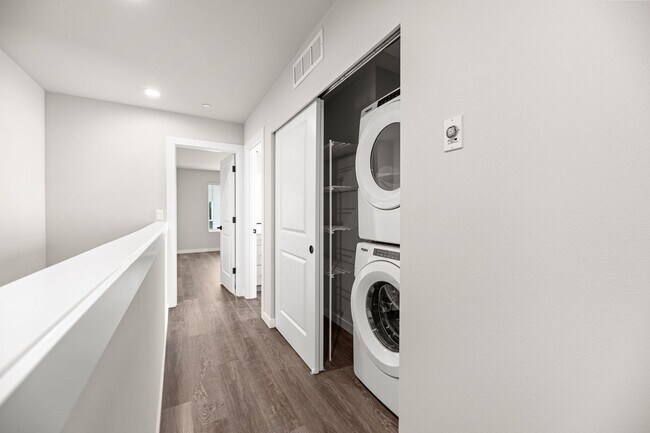 Building Photo - New Luxury Townhomes - Now Available!