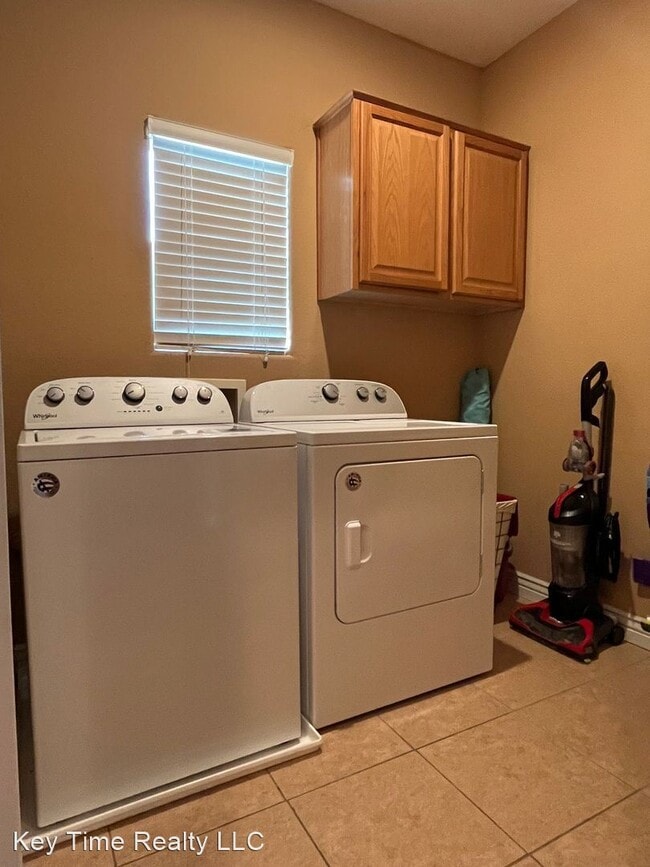 Building Photo - 3 br, 3 bath House - 3575 McCormick Blvd D201
