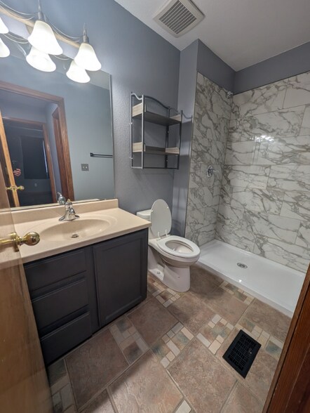 Building Photo - 4208 Stoneridge Dr