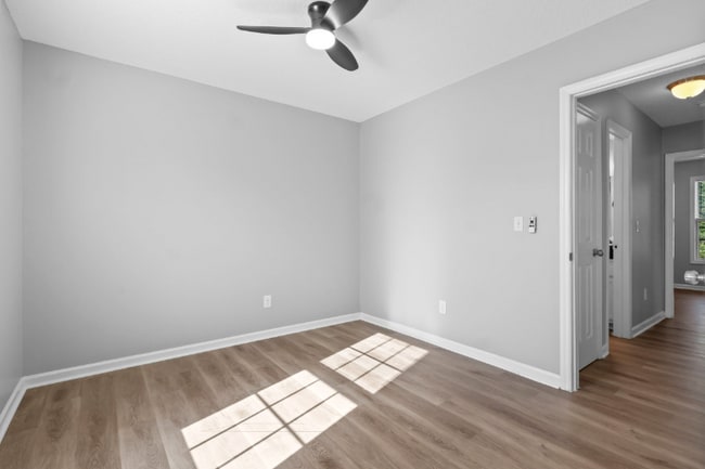 Building Photo - 515 Warbler Ct