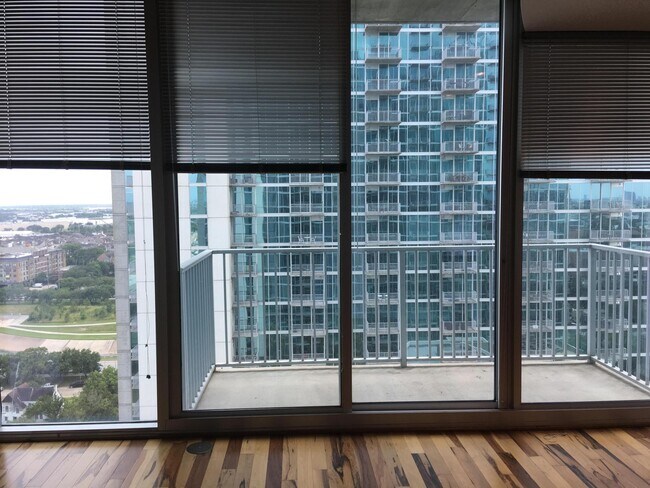 Building Photo - 5925 Almeda Rd