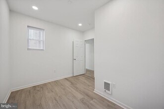 Building Photo - 4926 W Thompson St