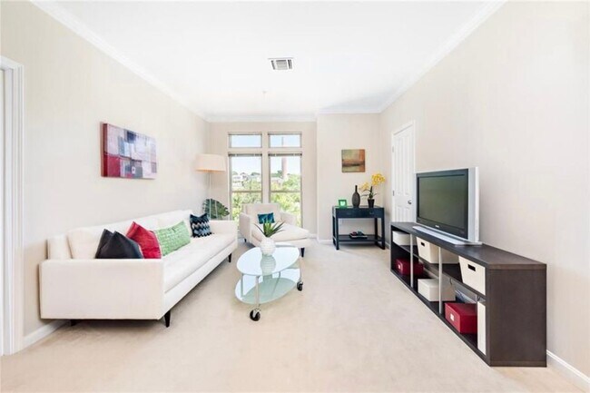 Building Photo - 903 Providence Pl