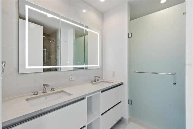 Building Photo - 400 Central Ave