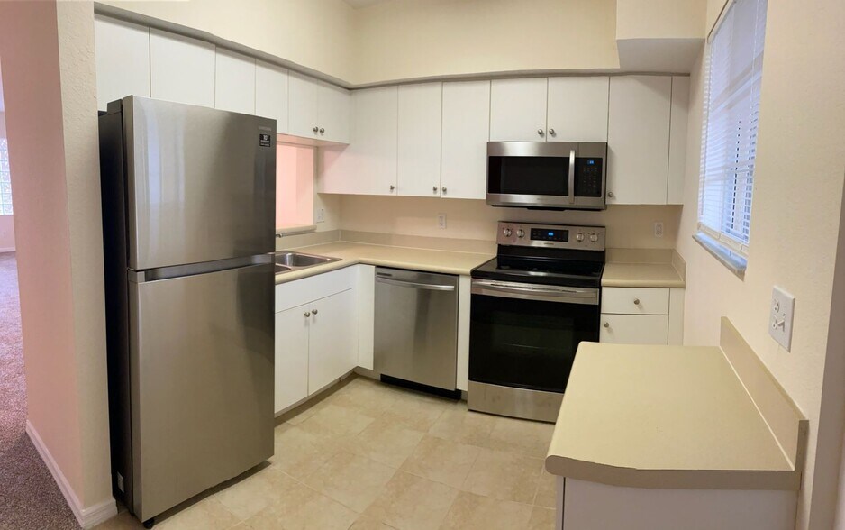 Building Photo - Coming soon  Ground Floor  2/2 Condo off Six Mile Cypress