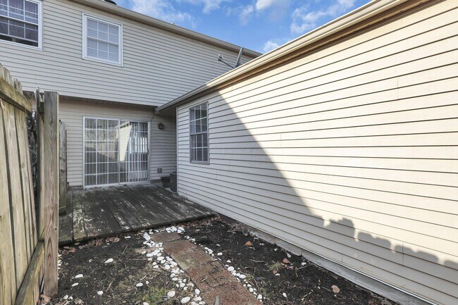 Building Photo - 1642 Park Row Dr