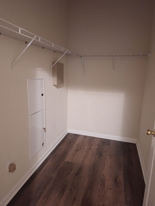 Building Photo - 7032 Deer Lodge Cir