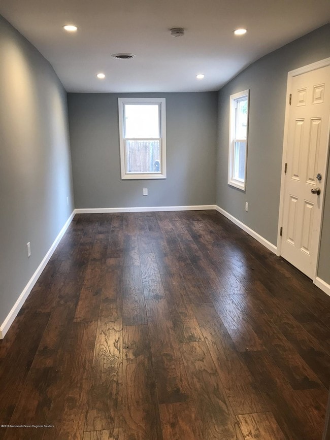 Building Photo - 32 Frazee Pl