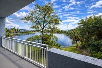 Building Photo - 9351 Fontainebleau Blvd