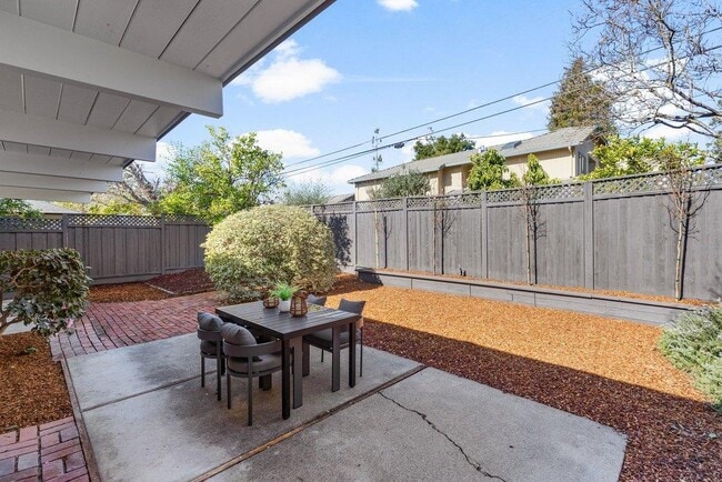 Building Photo - 729 Stendhal Ln