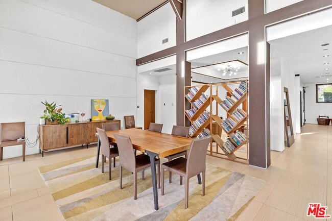 Building Photo - 2473 La Condesa Dr