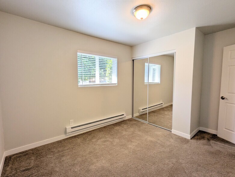 Building Photo - 821 S 117th St