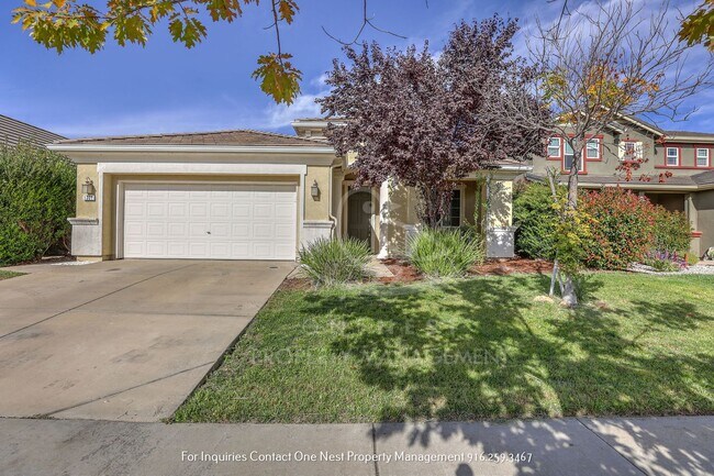 Primary Photo - 3 bedroom, 2 bathroom Charming Plumas Lake...