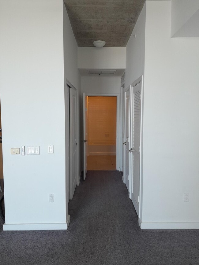 Building Photo - 300 S Australian Ave