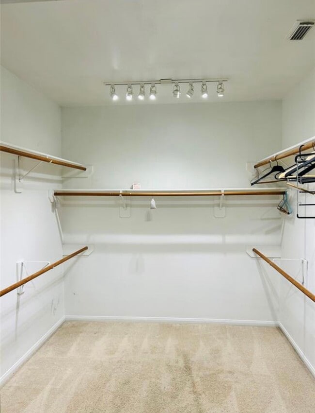 Building Photo - 9539 Still Cove Ln