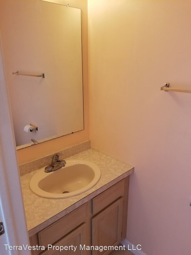 Building Photo - 3 br, 1.5 bath House - 4008 Tall Pines
