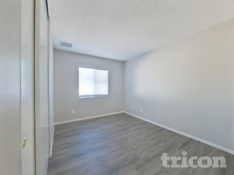 Building Photo - 11219 N 51st Dr