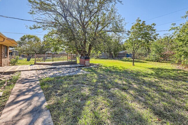 Building Photo - 602 Carl C Senter St