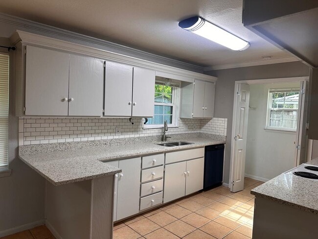 Building Photo - 110 Jones St