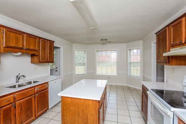 Building Photo - 4111 Meadow Ct Dr