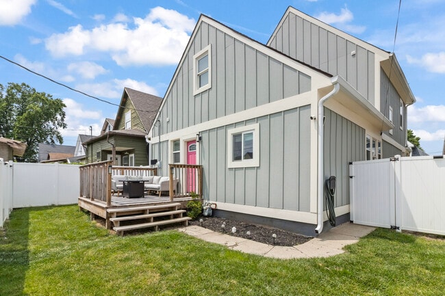 Building Photo - 743 Terrace Ave
