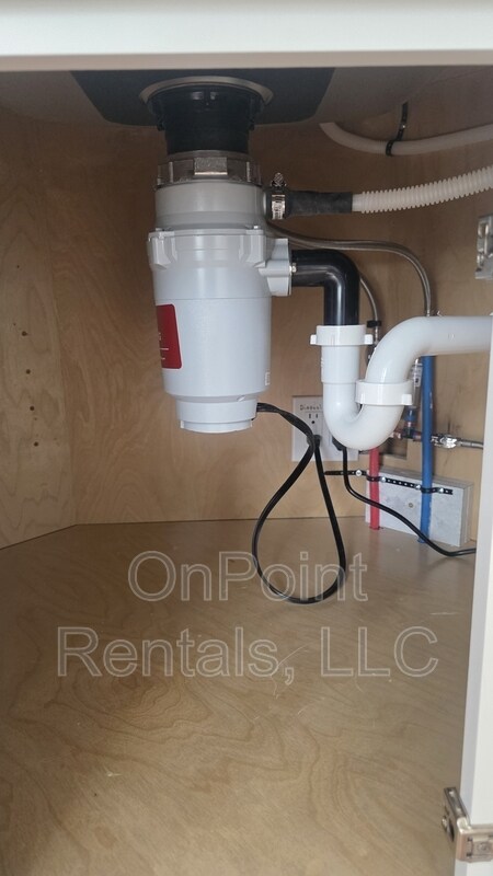 Building Photo - 14526 Russell Ave