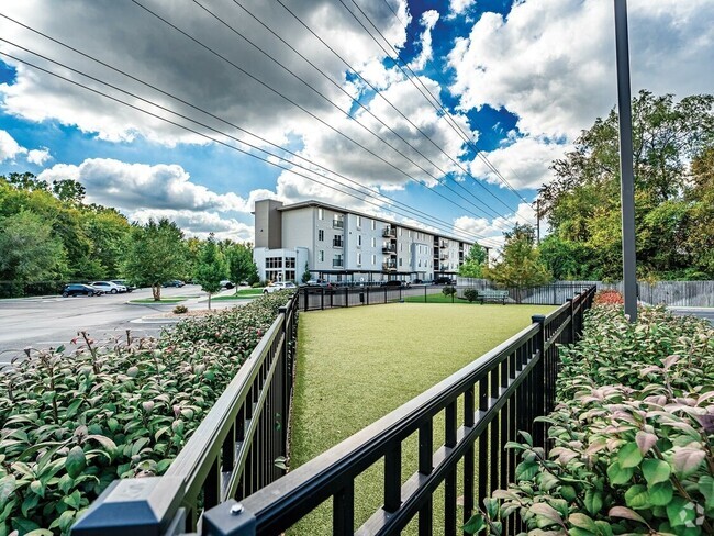 Building Photo - Trail's Bend