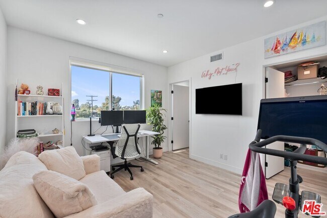 Building Photo - 4912 S Centinela Ave