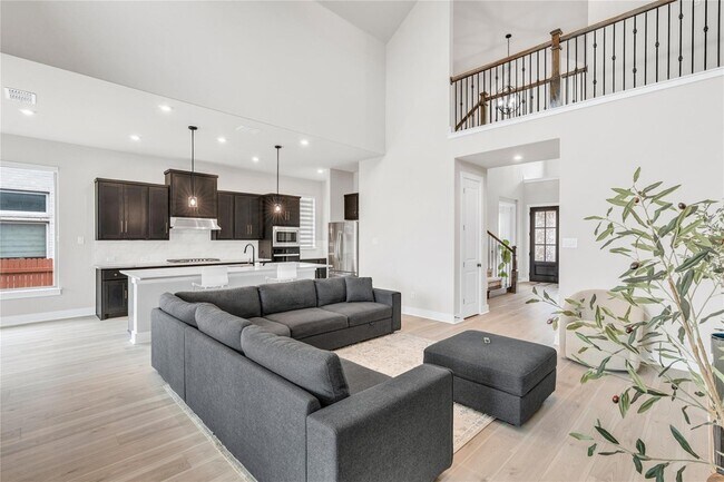 Building Photo - 213 Palatino Bnd