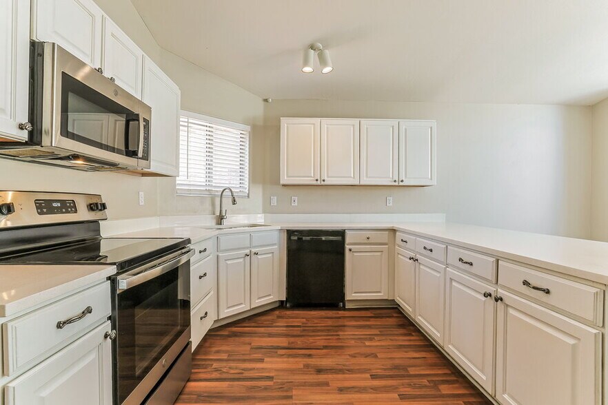 Building Photo - 91 N Soho Pl
